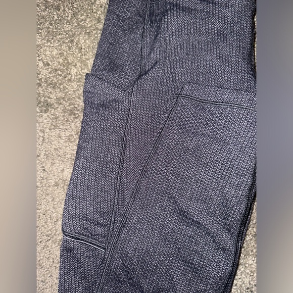 Lululemon leggings with pockets - Picture 3 of 6